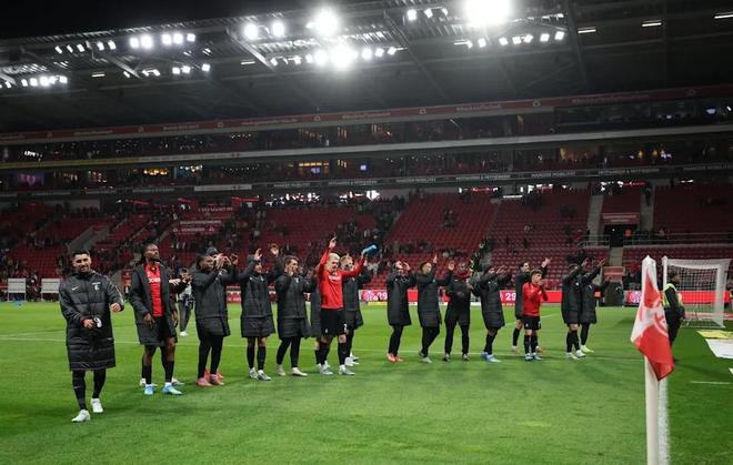 三球领先却怕客场：欧联杯晋级的悖论